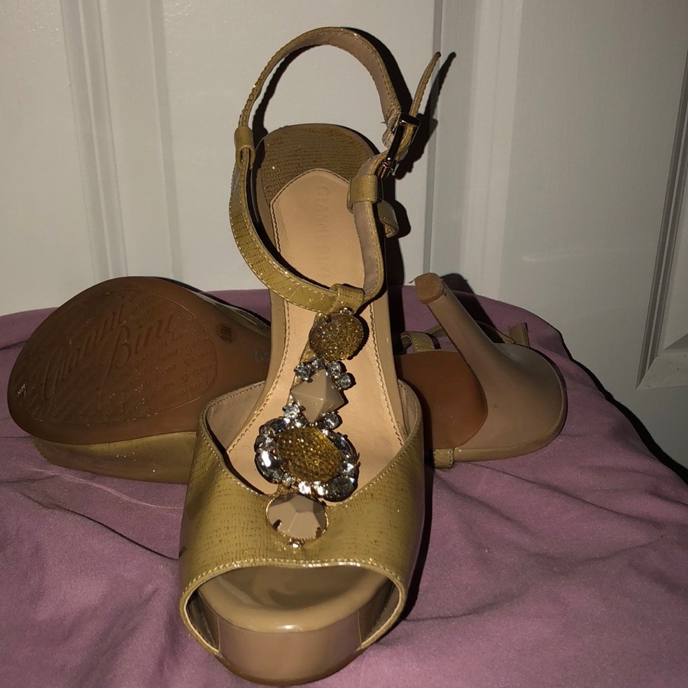Gianni Bini brooch heels - Picture 4 of 4
